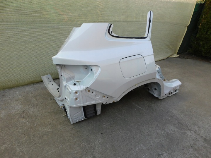 BMW X1 u11 LONGHERONE parafango MINIGONNA Coppa Destro posteriore LAMIERATO POSTERIORE BARDZO DOBRY A96