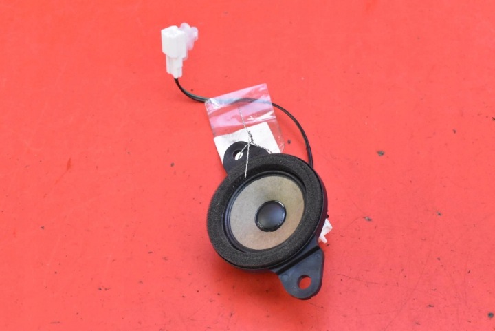 speaker of the dashboard ROZDZIELCZEJ 86150-F4090 TOYOTA YARIS 4 IV 20