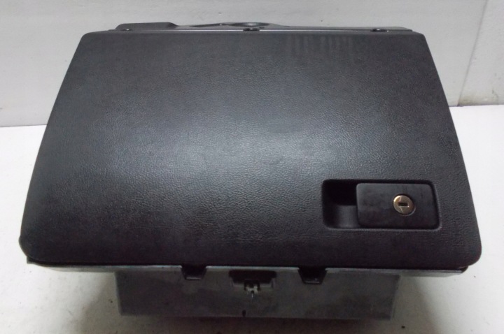 VW PASSAT B6 KOMBI 1.9 TDI 07R passenger compartment of the passenger 3C1857114