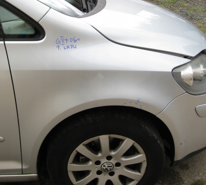 VW GOLF V plus 05R fender right front of wheels. LA7W
