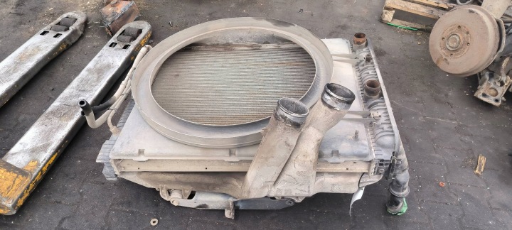 Radiatore motore usato MERCEDES - BENZ ATEGO 2528L
