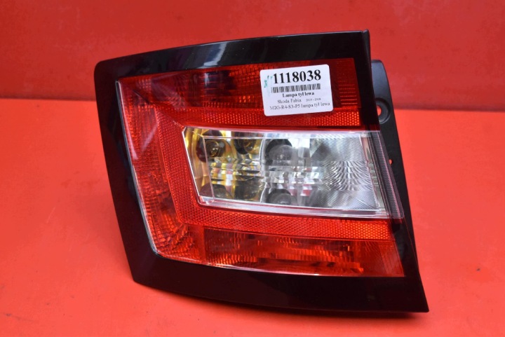 Feux phare Gauche Arrière Arrière 6V9945095 SKODA FABIA 3 III NJ KOMBI 14-18