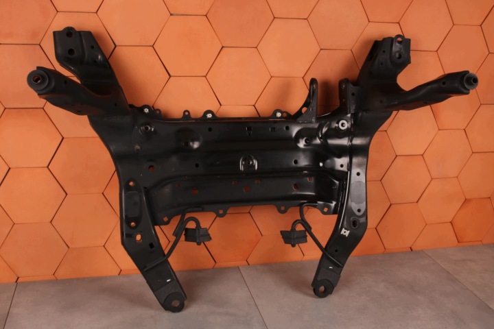 BMW F40 F44 F45 X1 F48 X2 F39 naprava nápravnice výztuha zavěšení předek 6872729
