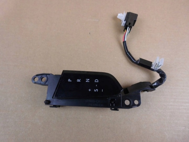 Lexus UX250H display změny převodů panel sygnalizator 76L896-LH