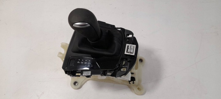 Mazda CX-3 2,0 Automat gear lever changes of the gear DA6B46100 (4)