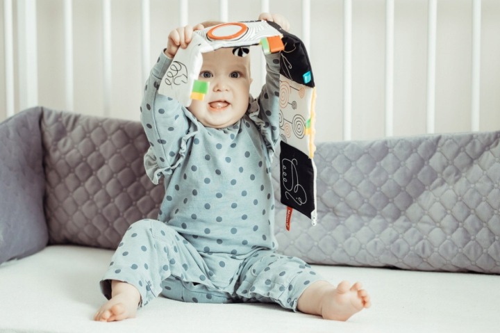 Книжечка сенсорна Hencz Toys Каракулі 0 + (виставковий) — фото 2