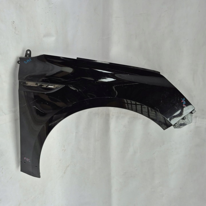 RENAULT MEGANE IV 4 16-24 blatník předek přední pravý