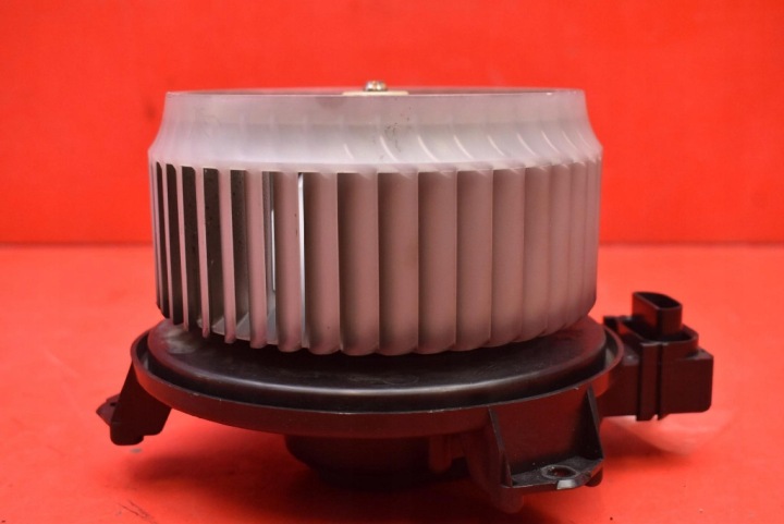 PROSTOR VENTILATOR EU AV1371 TOYOTA YARIS 3 III LIFT 17-19 4