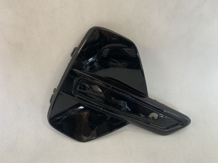 maska mřížka nárazník pravá Volvo XC40 Lift 22r 32347389 05.26
