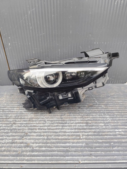 MAZDA 3 IV lámpa első jobb FULL LED BGKN67890 komplett bontott
