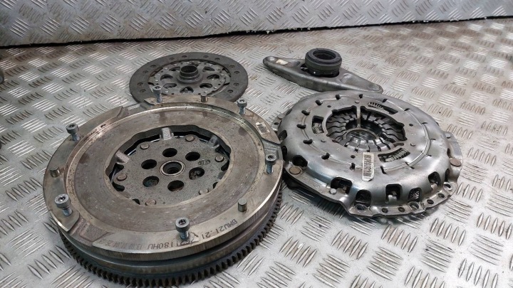 Reifen Rad Schwungrad + Bremsscheibe + Kupplungssatz Kupplungsscheibe + LOZYSKO BMW F30 316i 7614327