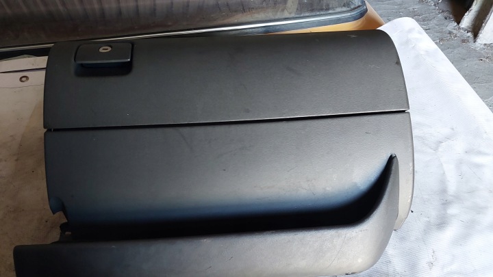 AUDI A3 8L 96-03 HB 3D plato skříňka spolujezdce spolujezdce 8L1857095