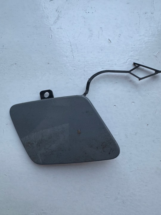 VW PASSAT B8 LIFT -> Abschleppöse der Stoßstange vorne 3G0807155D