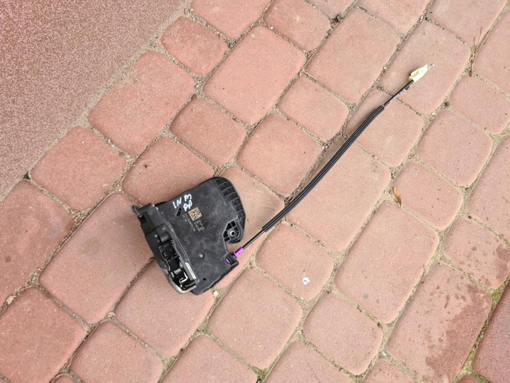 lock door front Opel Insignia B 13533592 BMF