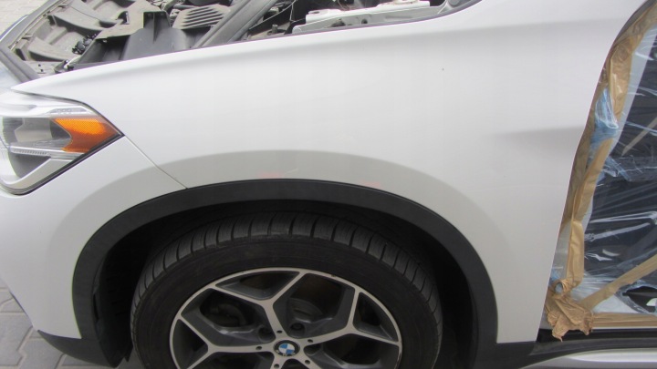 BMW X1 F48 A300 BIALY W barva přední levý blatník předek levý ALPINWEISS