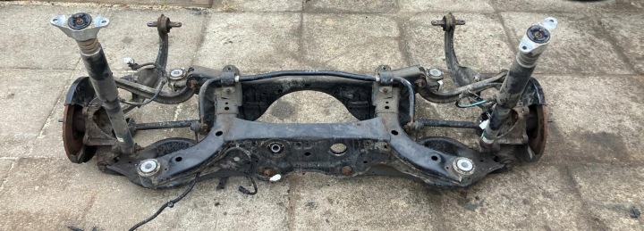 greda diferencijal osovina amortizera stražnji dio MAZDA CX5 2.2 D AWD 4X4
