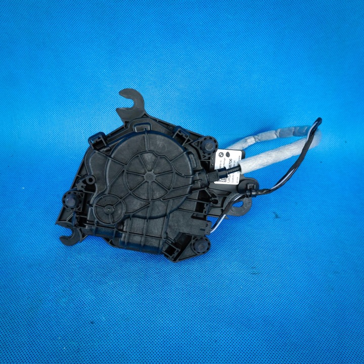 Dociag naped of the rear bonnet boot left BMW X5 G05 51245A12987 5A12987