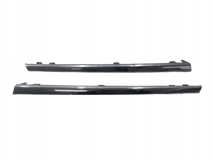 Moulage GRILLA Gauche Droit MERCEDES W204 / 245200005 / 245200006