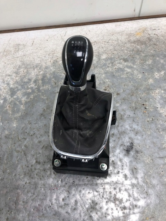gear lever trim of the gear OPEL ASTRA J 8126201000