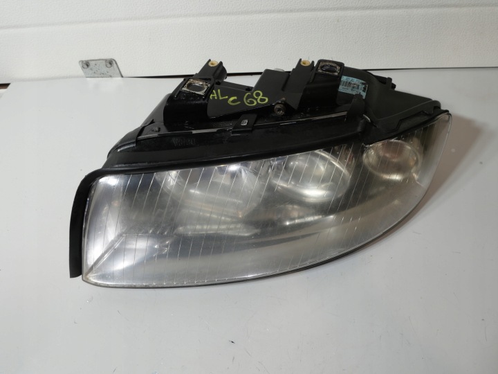 AUDI A4 B6 REFLEKTOR Licht vorne links 8E0941003F
