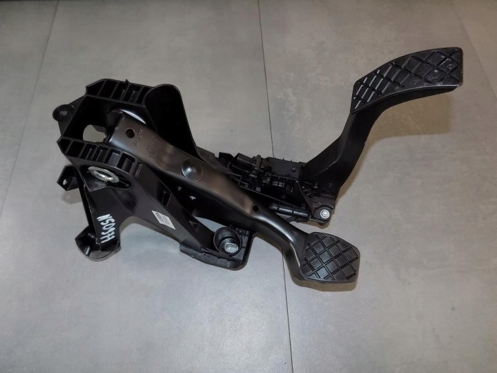 VW PASSAT B8 PEDAL Frein Du gaz/du liquide 5Q1721058DL