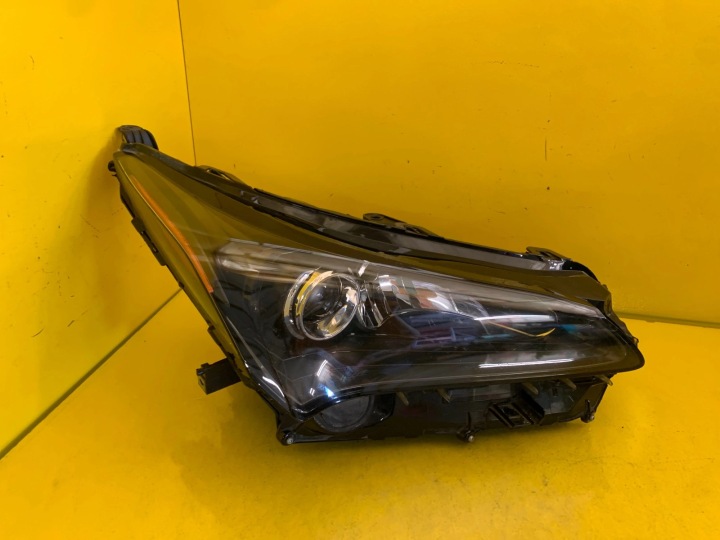 Feux phare Droit Lexus NX 300 NX200 Xenon 14-17