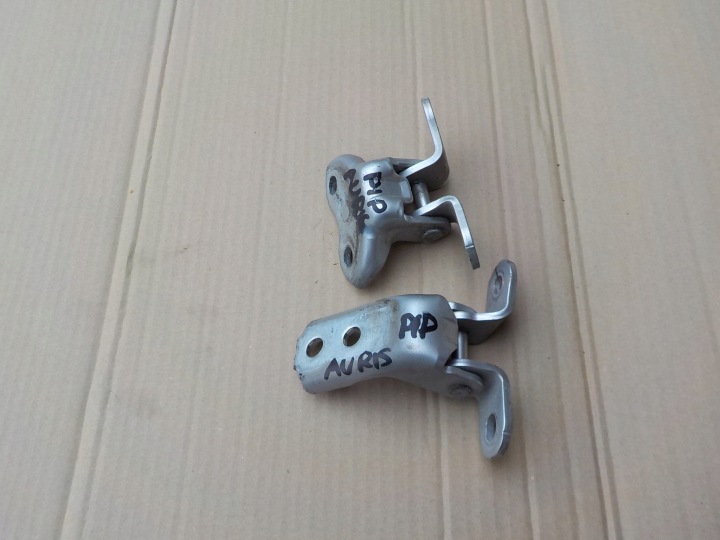 Cerniera PORTA Portiera Destra Anteriore toyota auris e 5d 2009r