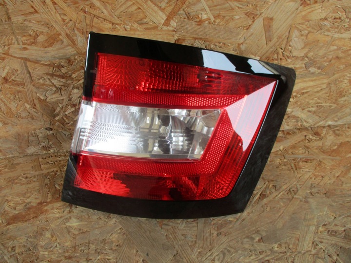 Licht heck hinten rechts SKODA FABIA III KOMBI 6V9
