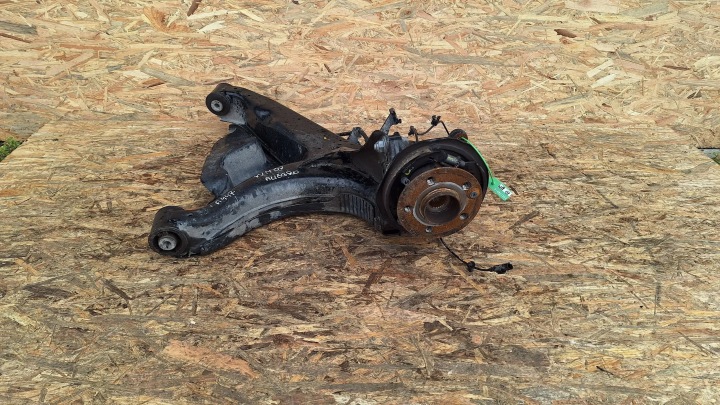 MOZZO FUSELLO PERNO MOZZO BRACCETTO SINISTRA POSTERIORE A4473570006 A4473570206 MERCEDES VITO W447