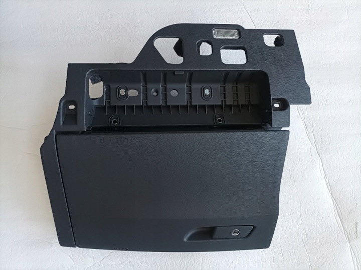 AUDI A4 B9 LIFT skrinka spolujazdca spolujazdca VALET 8W1880302C 6PS