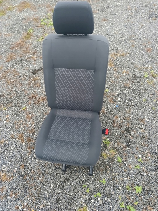 VW T5 LIFT FOTEL POJEDYNCZY DRUGI RZAD 2 RZAD KOZIOLEK TASAMO