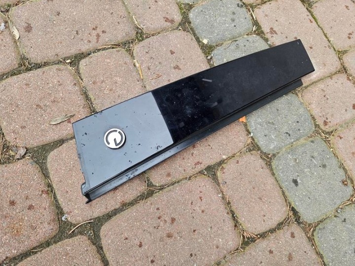 Obal slupka pravý zadok Opel Corsa F E-Corsa 98359053XK 39222099