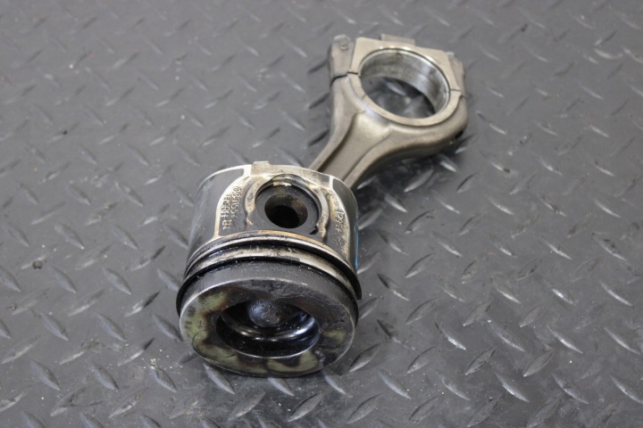 piston connecting rod JAGUAR F-PACE X761 204DTH