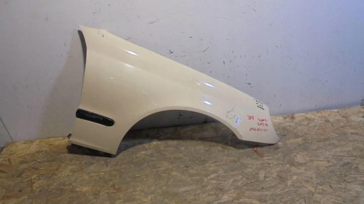 fender front right Mercedes C Klasa W203
