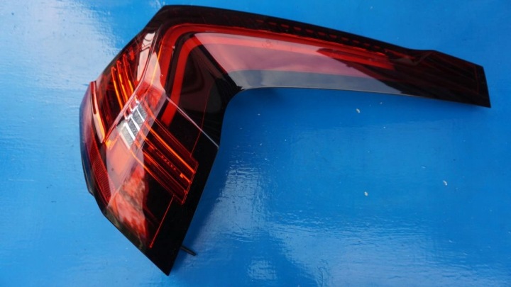 VOLVO V90 CC LIFT - rear light right EUR