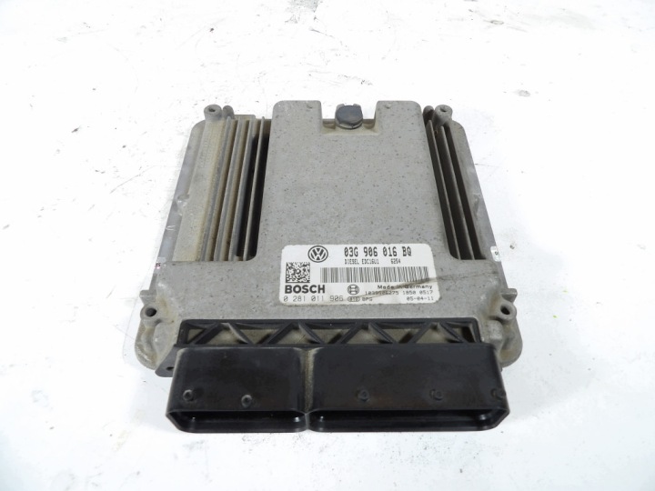 VW TOURAN 2.0TDI unité de commande électronique uce moteur 03G906016BQ
