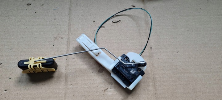 Q5 80A Sensor Schalter Niveauregelung des Kraftstoffsbehälters Benzin 80A919047F