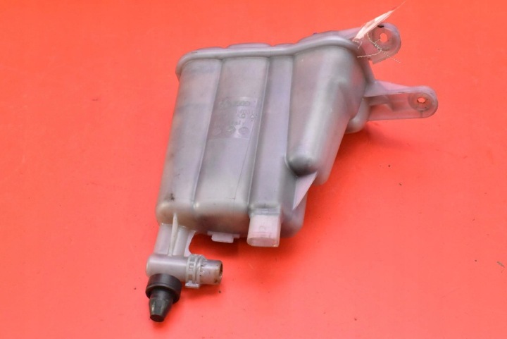 water tank 8K0121403G AUDI A4 B8 2.0 TDI 143 KM 07-11