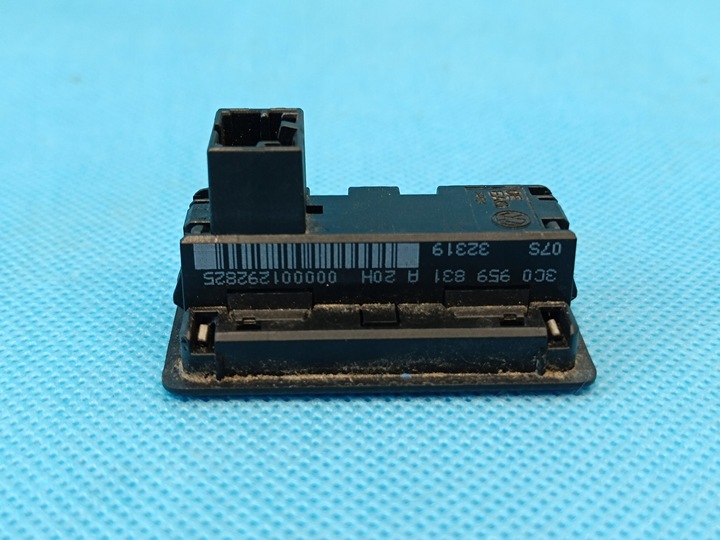 SKODA SUPERB 3 III FL 2.0FSI 2020R TAILGATE SWITCH 3C0959831A 3C0959831A superb III 24/15 - Image 2