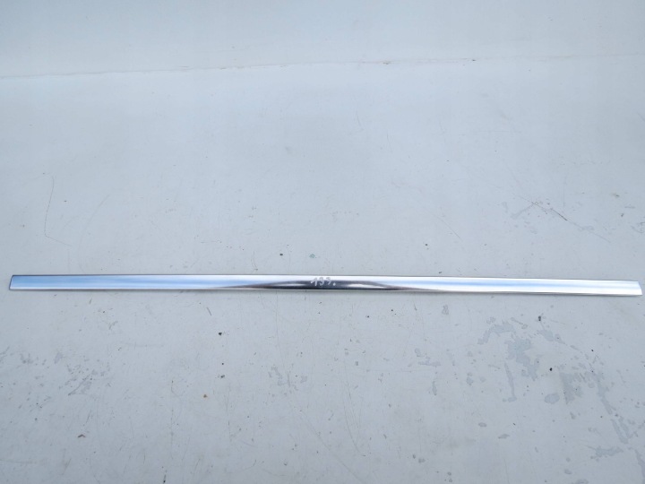 Leiste Schutzleiste ZGARNIAJACA CHROM links vorne VOLVO V70 lll 3.2 B R6 243 KM 07-16r