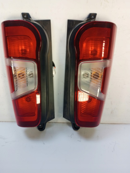 Licht hinten PEUGEOT PARTNER unter Tür 9826554880 23r links