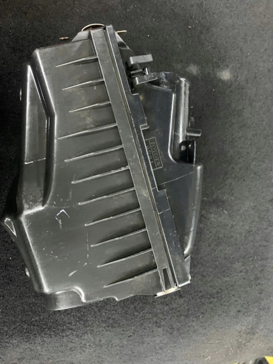 cover of a filter, air TOYOTA COROLA AVENSIS T25