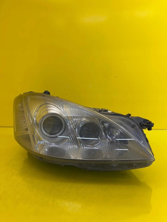 light right Mercedes S-Klasa W221 Bi-Xenon A2218202661