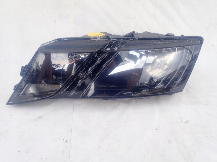 SKODA OCTAVIA III 3 LIFT 16-20 Feux phare Avant Gauche