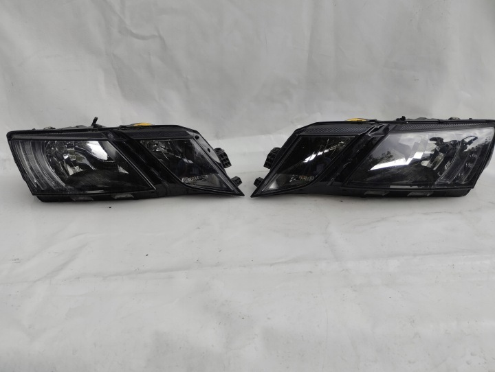 SKODA OCTAVIA III LIFT Feux phare Avant Droit LED