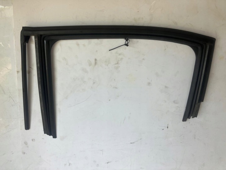 RÁM tesnenie dvere ľavý zadok CITROEN C3 III 9813202180