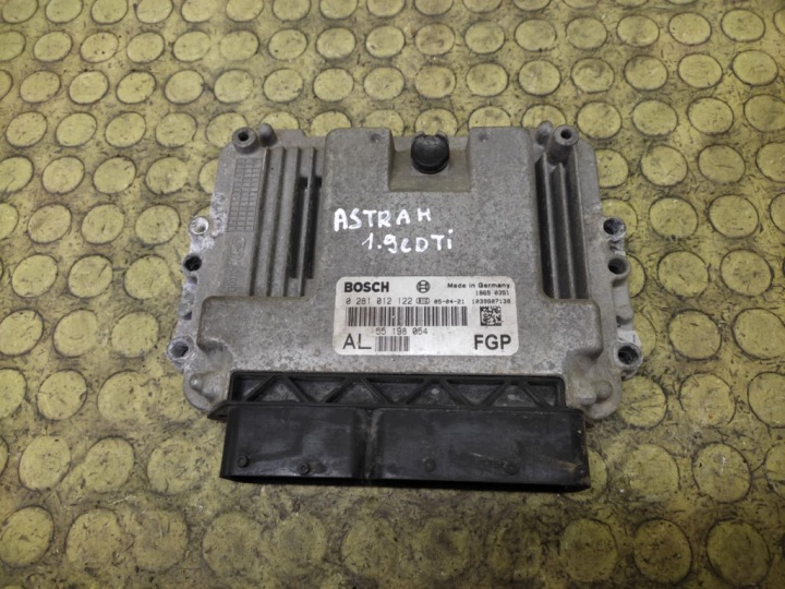 OPEL ASTRA H 1.9 CDTI bedienteil des motors 0281012122