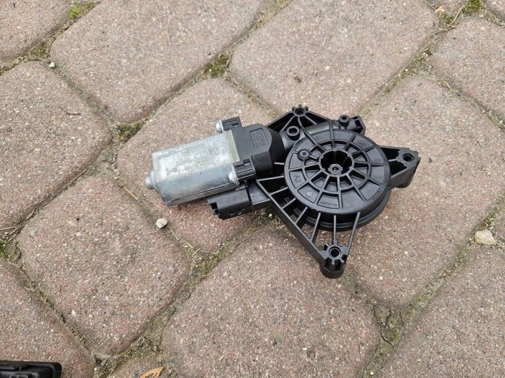 motor podnoszenia szyb bal eleje OPEL ASTRA L 6 VI 9829048280