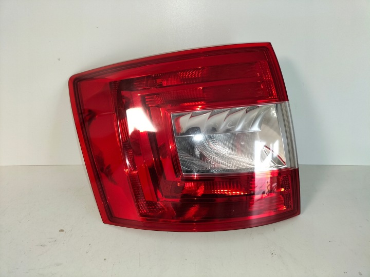Licht hinten heck links SKODA OCTAVIA III 13-17 KOMBI