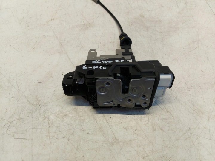 VOLVO XC40 de la Serrure Portière Droite Avant 31462456